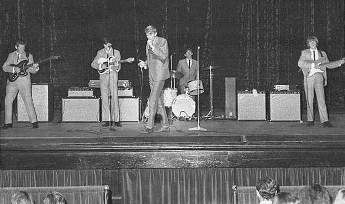 Me and the Others touring with Tom Jones in 1964  -  Gordon Bennett, Robbie Carpenter, Paul Muggleston, Peter Dawkins and Dave Chapman